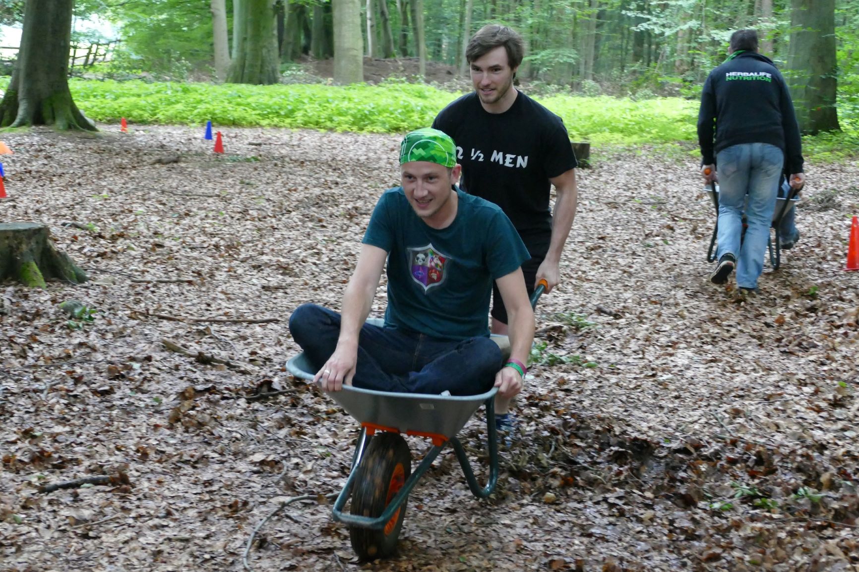 Outdoor-Challenge Sachsenwald Jungesellenabschied Kletterpark Schubkarrenrennen