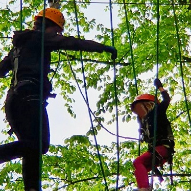 Coach persönlicher Guide für den Kinder Geburtstag im schnurstracks Kletterpark