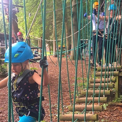 Kletterabenteuer für die Kleinen im schnurstracks Kletterpark Geburtstag feiern